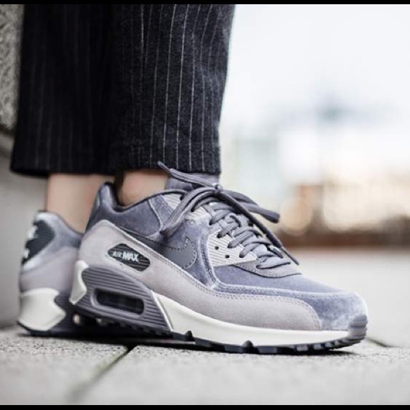 nike air max 90 gunsmoke velvet